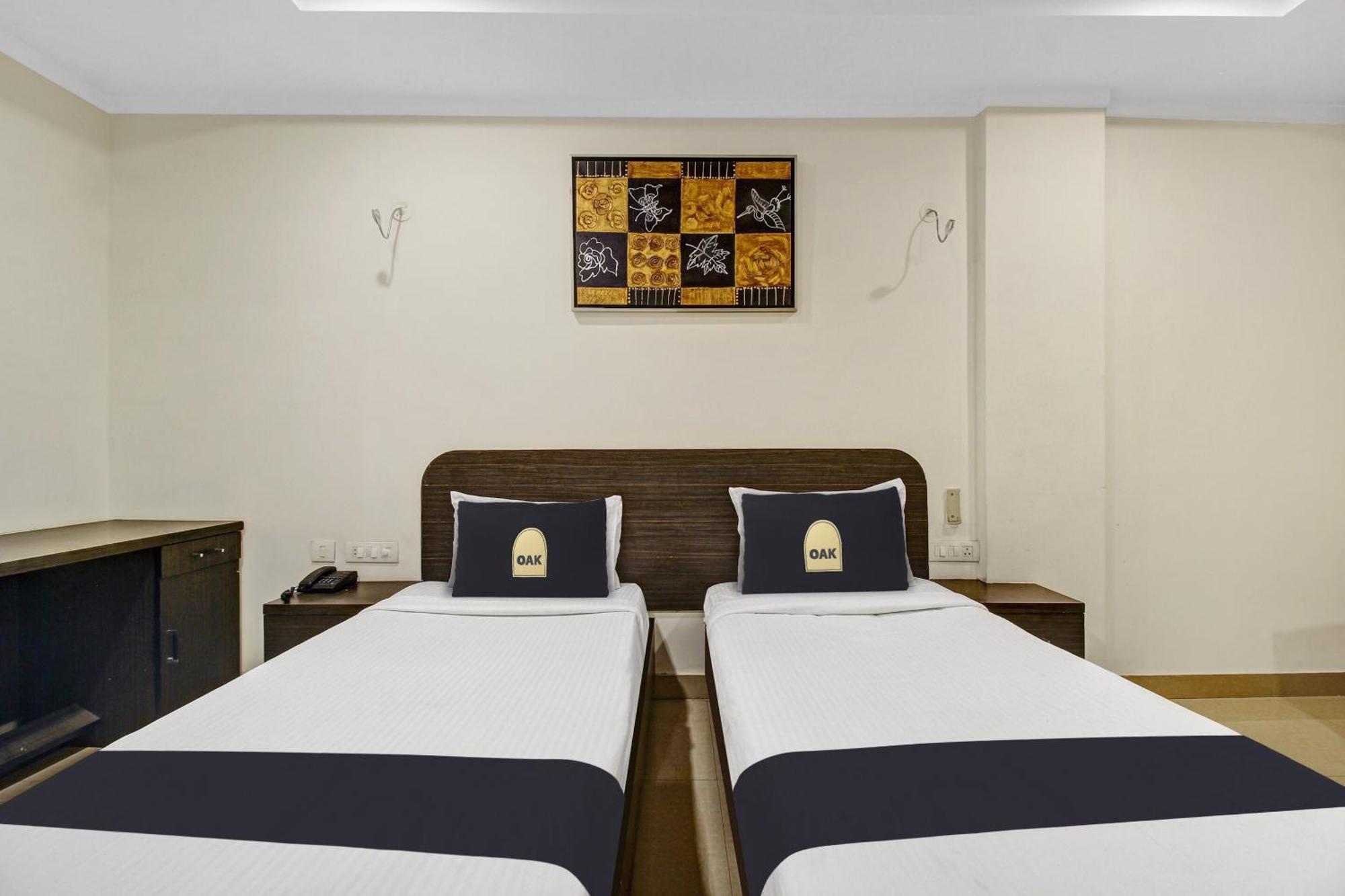 Super Townhouse Oak Lb Nagar Ramoji Hotell Hyderabad Exteriör bild