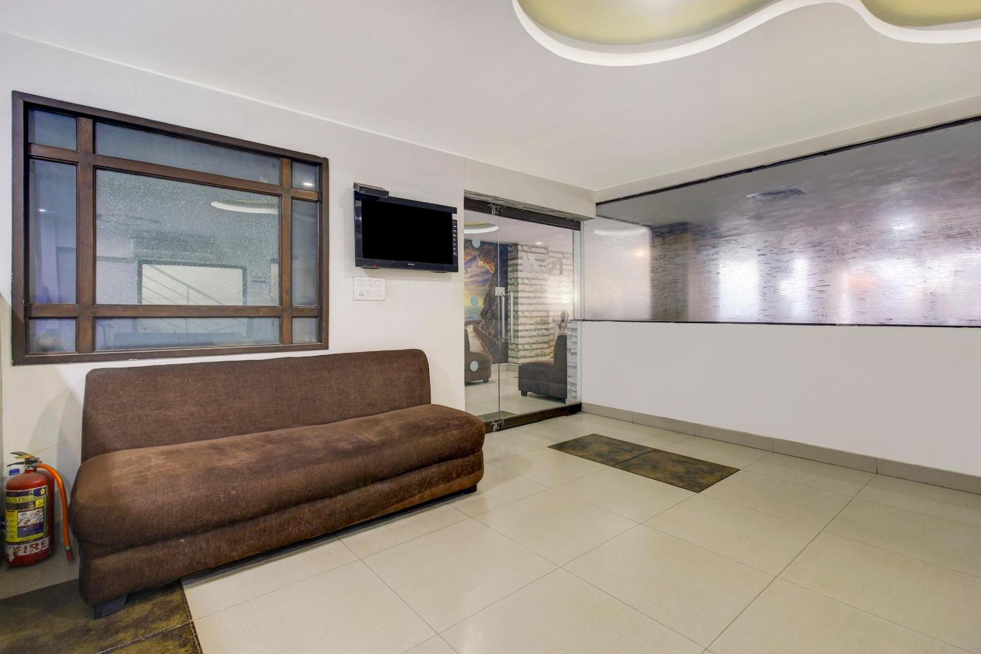 Super Townhouse Oak Lb Nagar Ramoji Hotell Hyderabad Exteriör bild