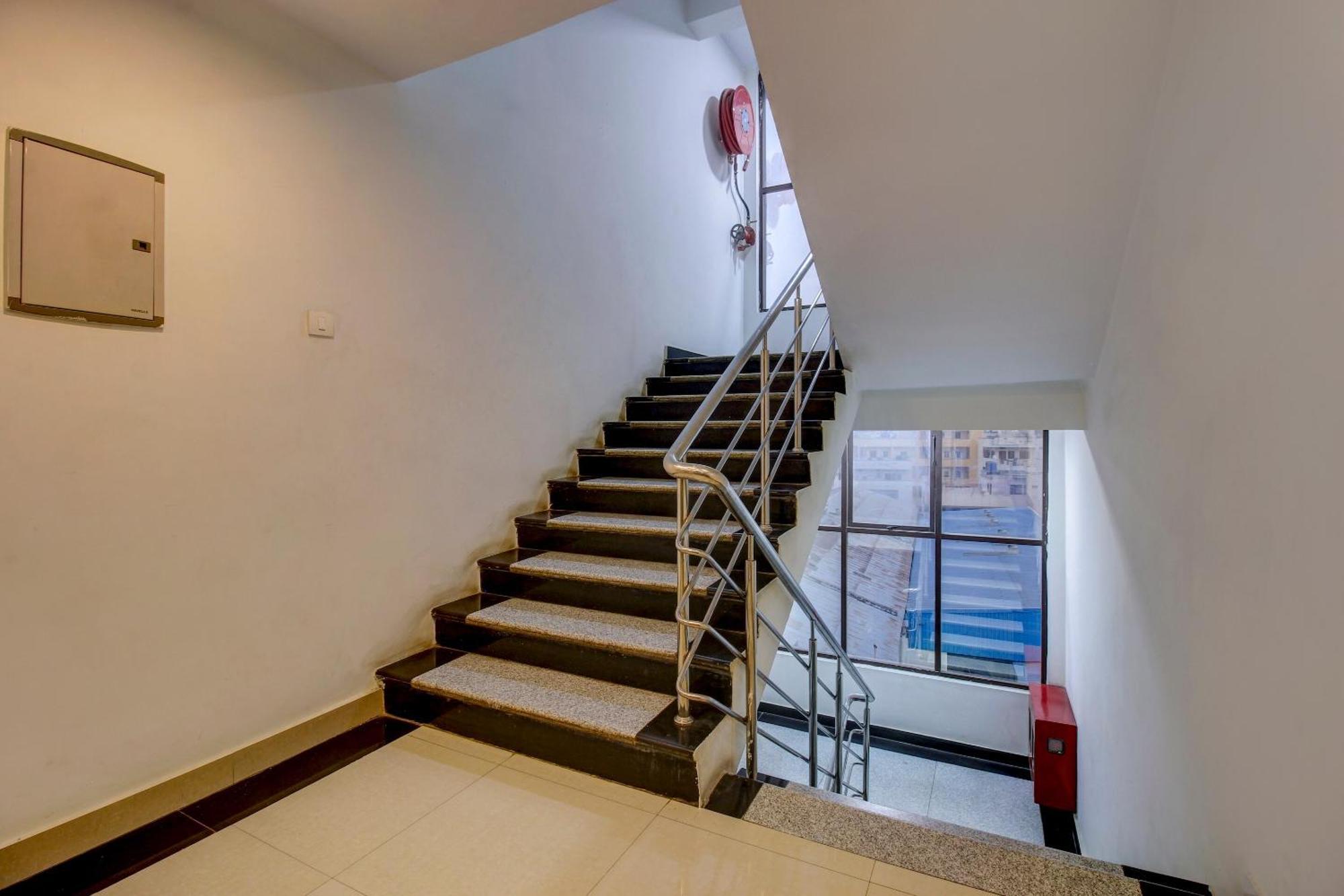 Super Townhouse Oak Lb Nagar Ramoji Hotell Hyderabad Exteriör bild